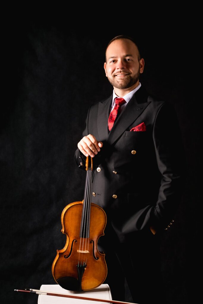 Vojtech Bélu Botoš - portrait of the violist in the photo studio.