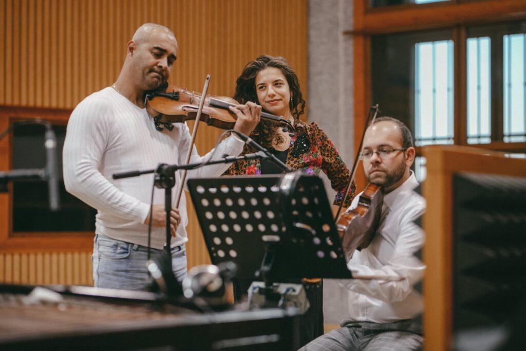 Manuša recording in the studio.